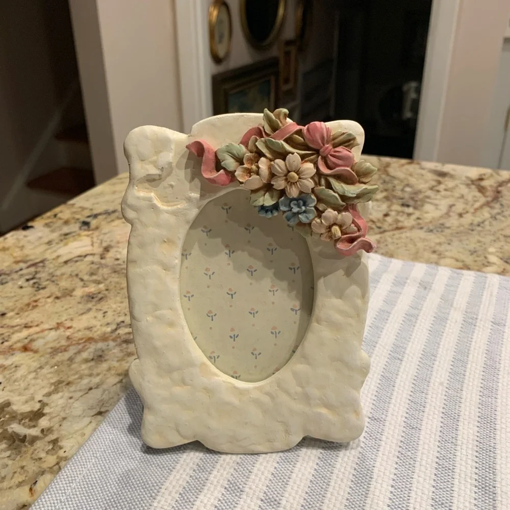 Vintage Floral Cream Photo Frame